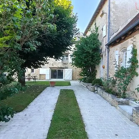 Le Clos Lagrange Gite 10 Personnes * Varaignes